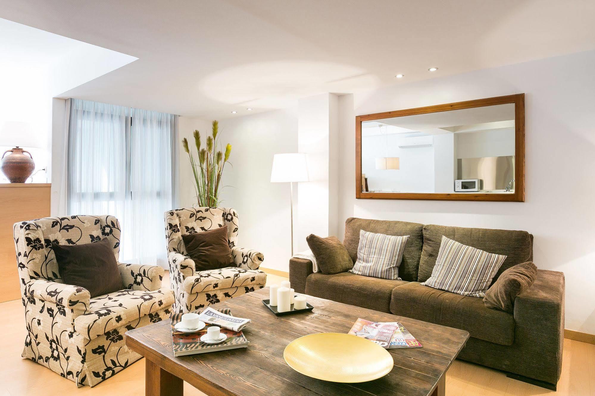 Serennia Cest Apartamentos Arc De Triomf 바르셀로나 외부 사진