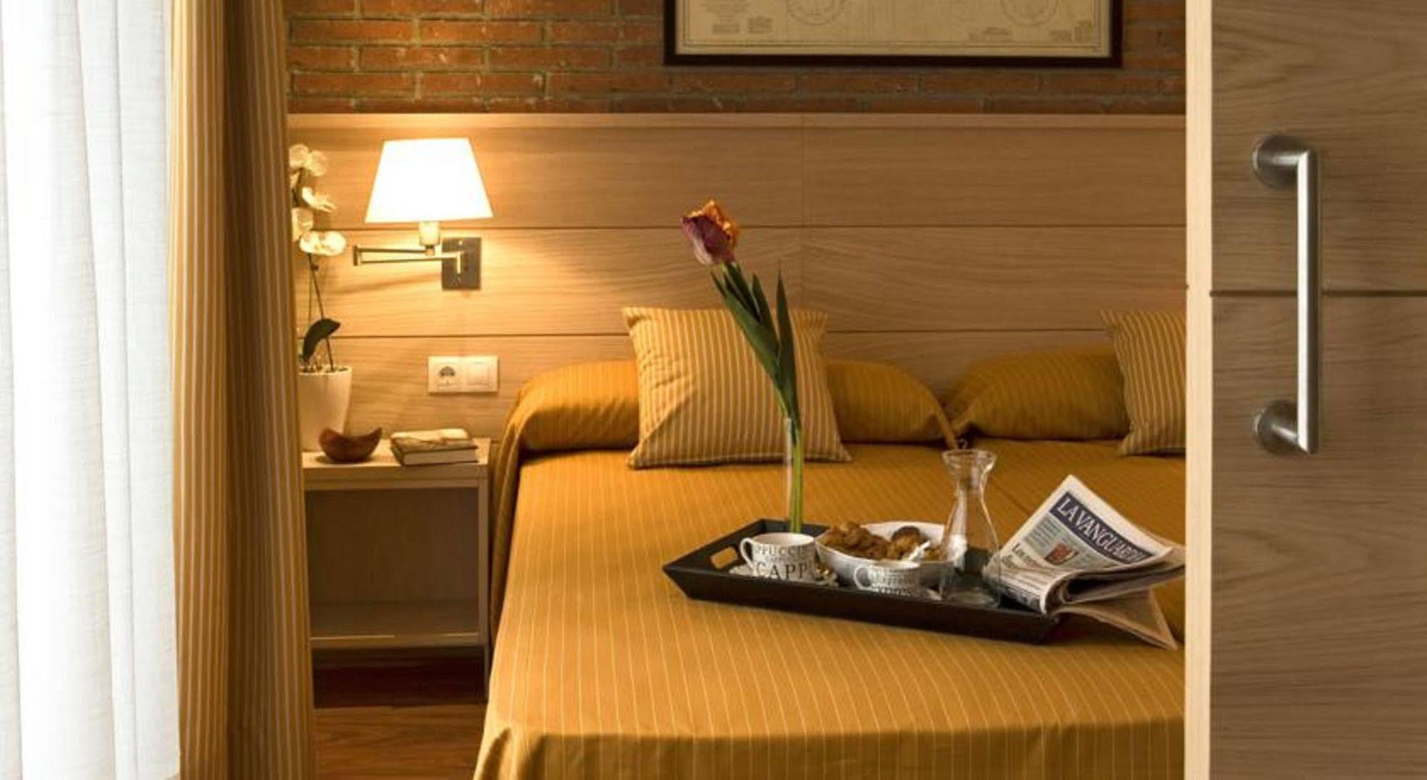 Serennia Cest Apartamentos Arc De Triomf 바르셀로나 외부 사진